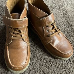 Children’s place boys size 6 boots